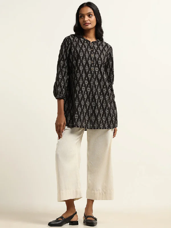 Utsa Black Printed Kurti